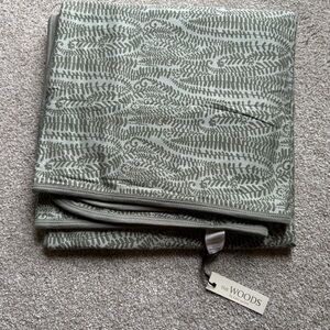 Kate Quinn The Woods Double Layer Blanket in Green Vines - NWT
